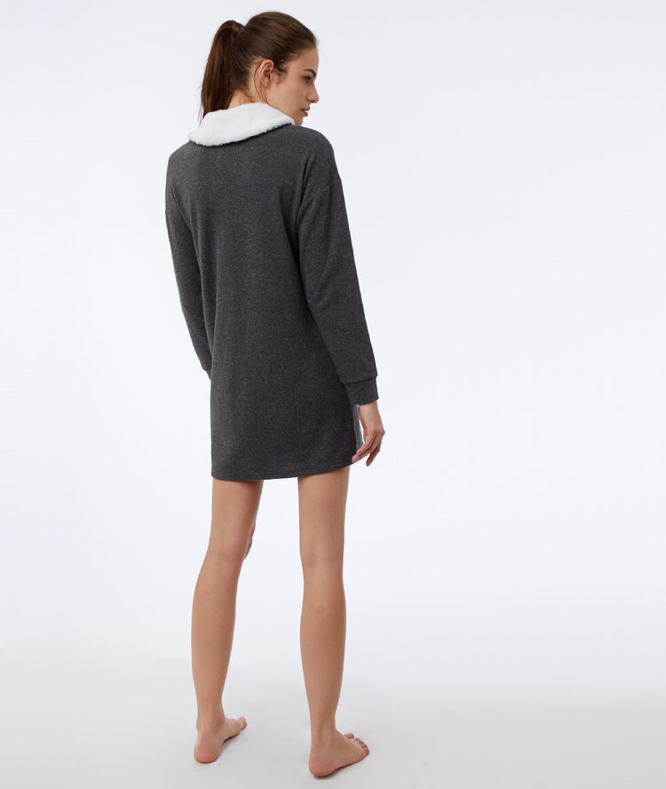 Robe sweat à capuche anthracite.