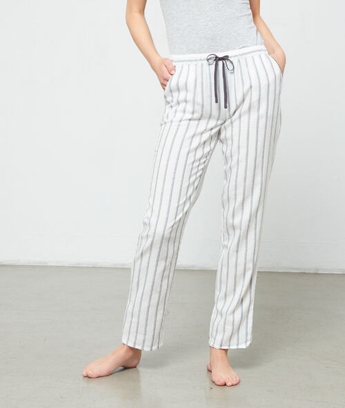 Pantalon ray&eacute; gris.