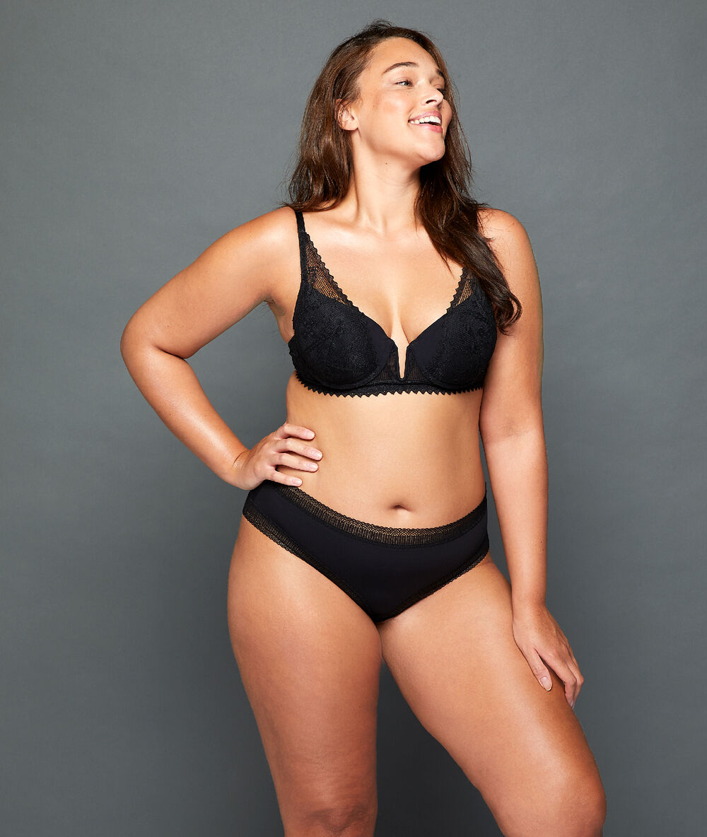 Soutien-gorge n°6 - triangle naturel en dentelle noir.