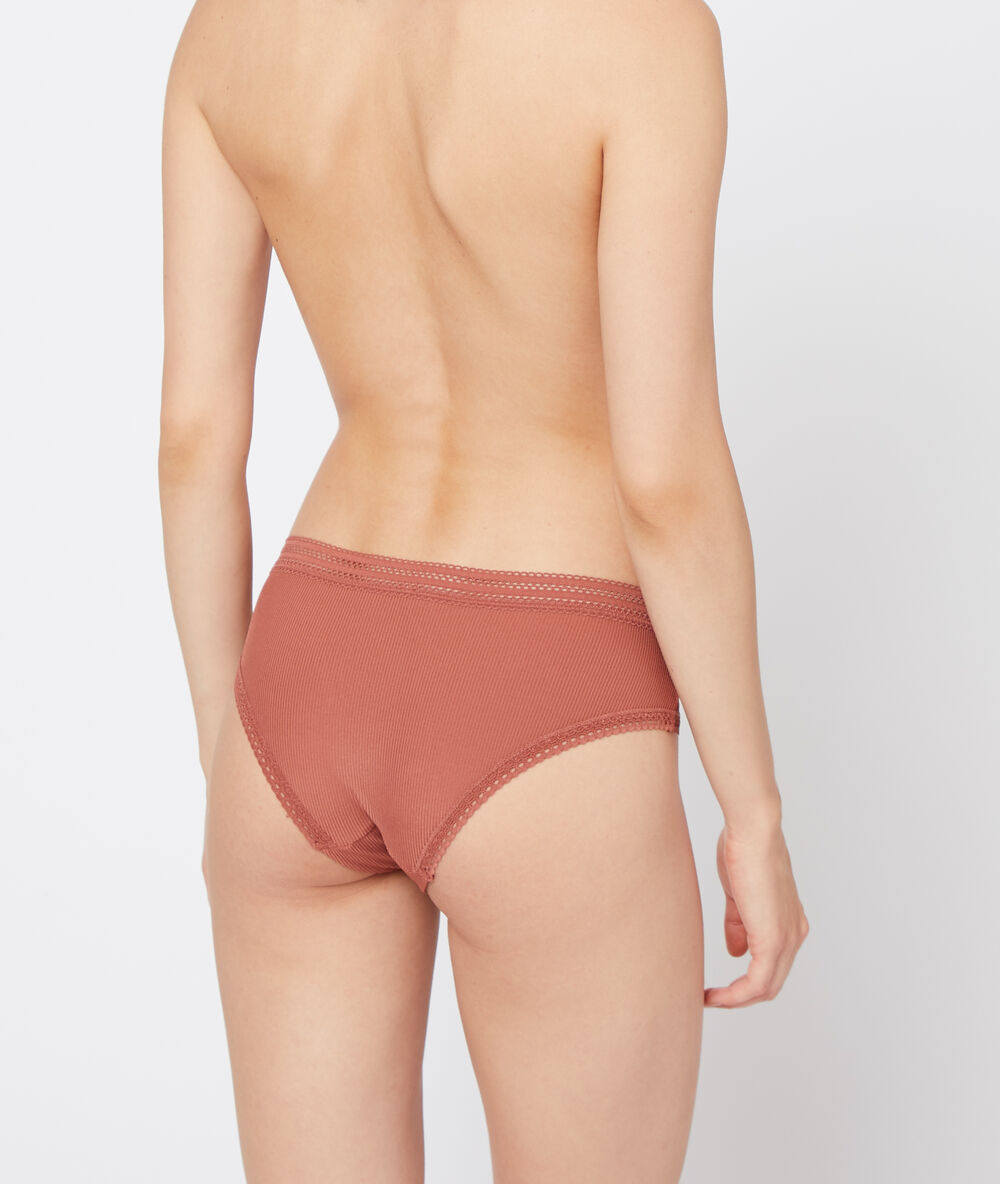 Shorty en microfibre, bords dentelle henne.