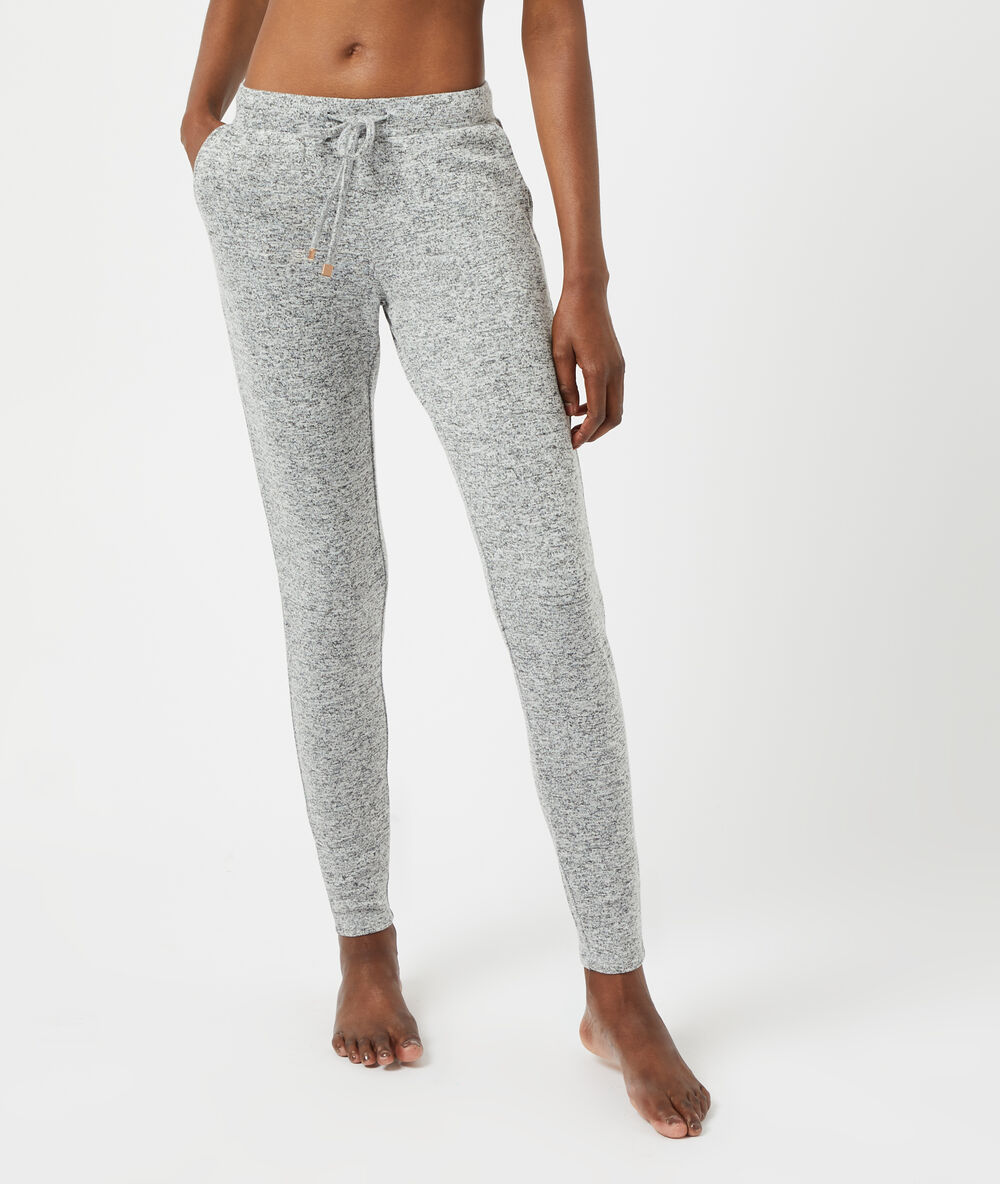 Pantalon homewear gris.