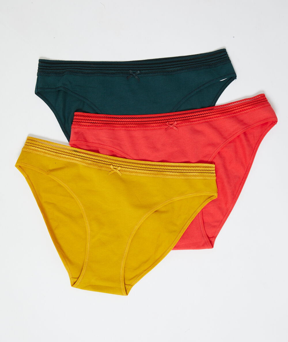 Lot de culottes ocre.
