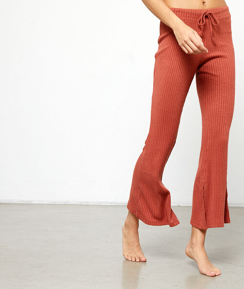 Luchtige broek met wijd uitlopende onderkant terracotta.