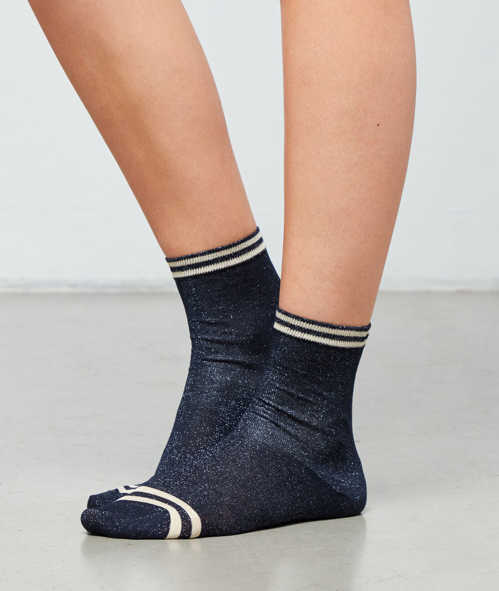 Chaussettes à fils métallisés marine.