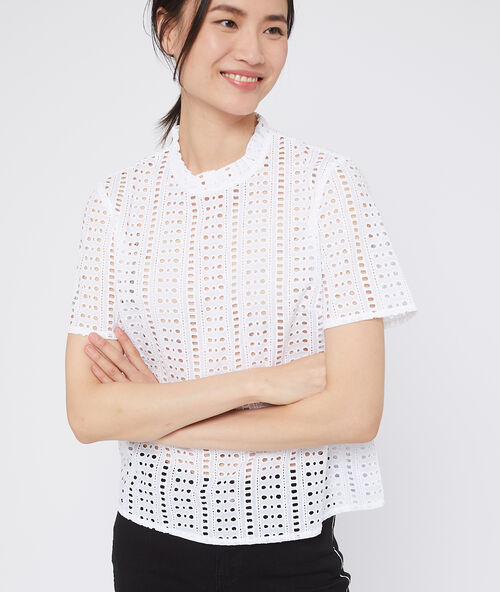 Blouse in opengewerkt guipurekant ecru.