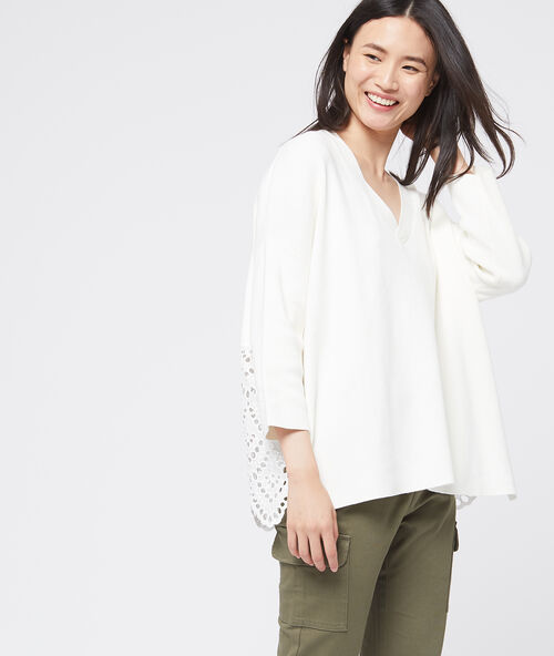 Katoenen trui met borduursel ecru.