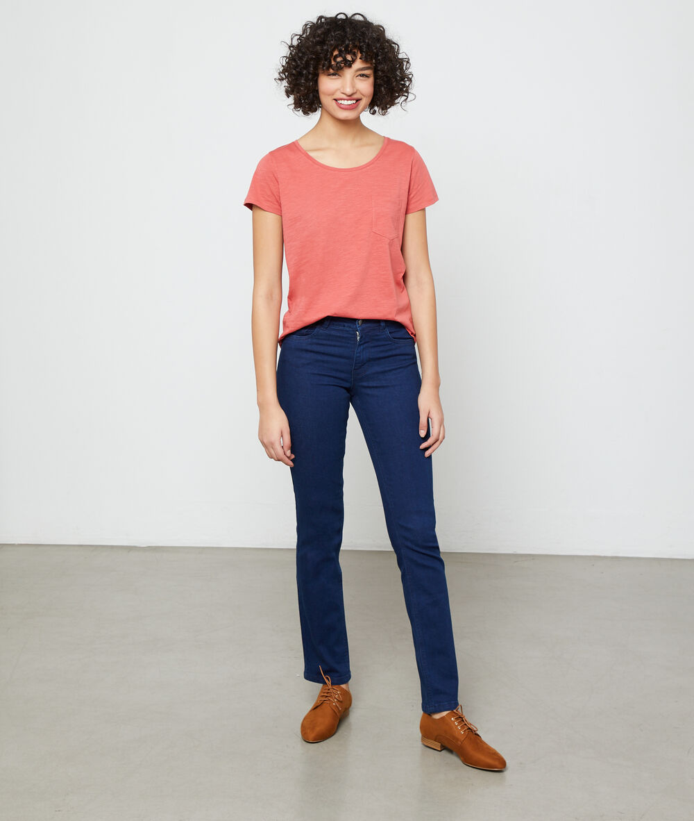 Rechte jeans donker gebleekt.