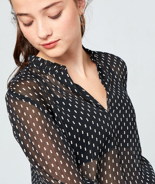 Blouse &agrave; pois en transparence noir.
