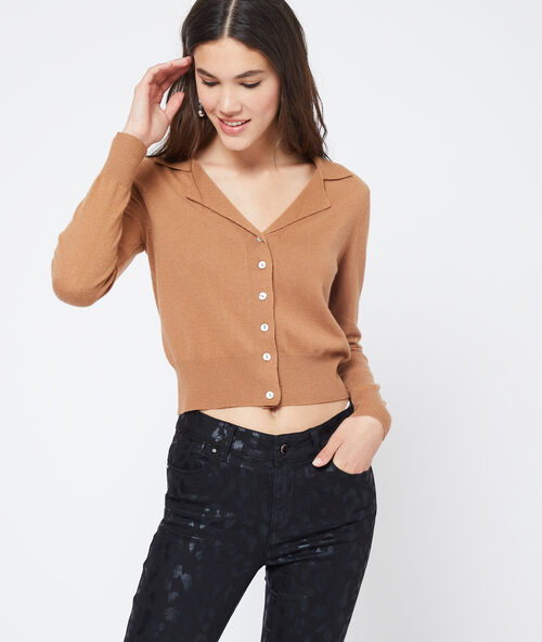 Cardigan &agrave; col chemisier camel.