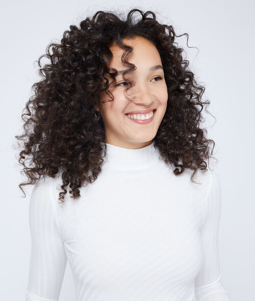 T-shirt ray&eacute; &agrave; col montant ecru.