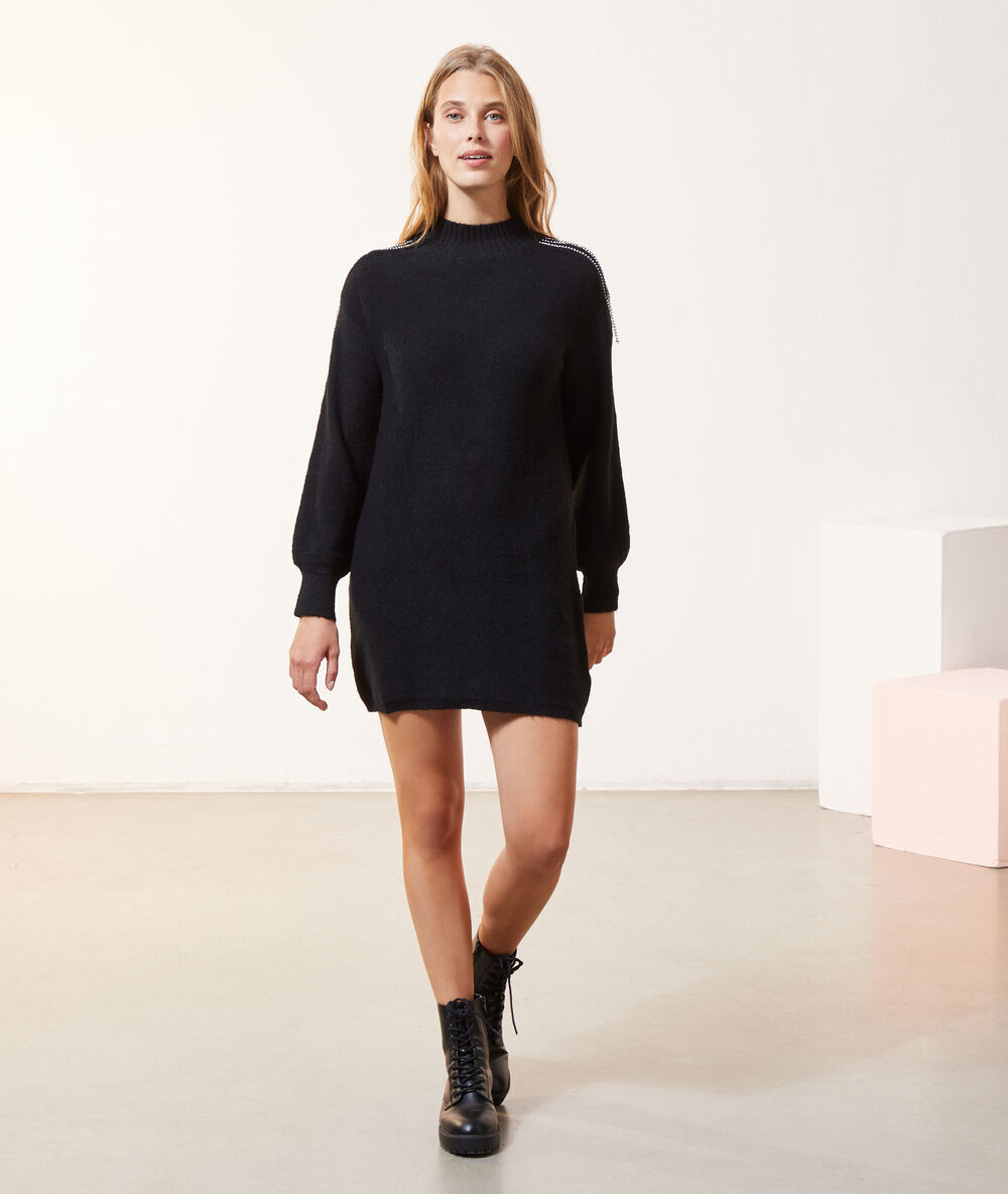 Robe pull manches ballon noir.