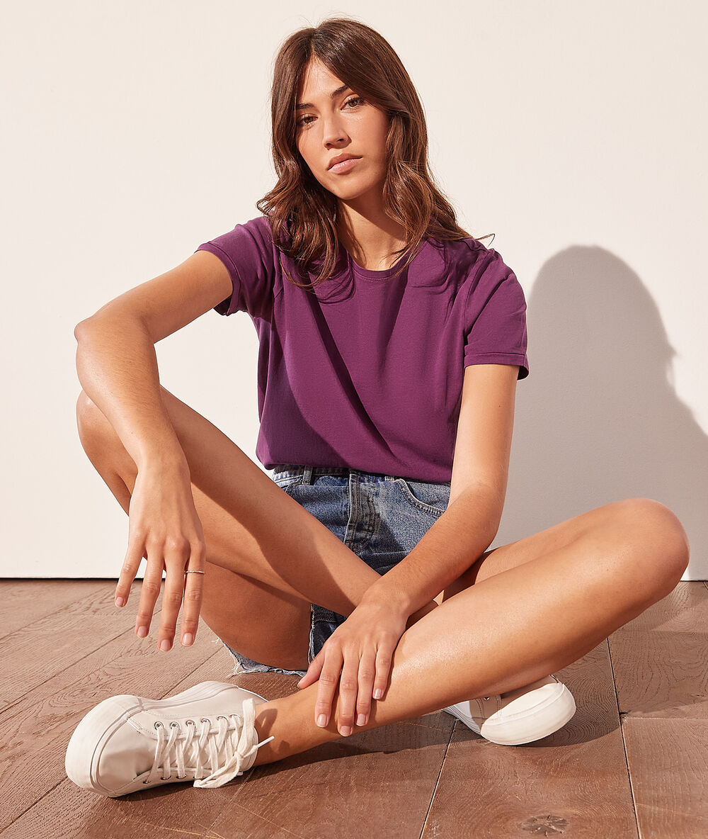 T-shirt met ronde hals aubergine.