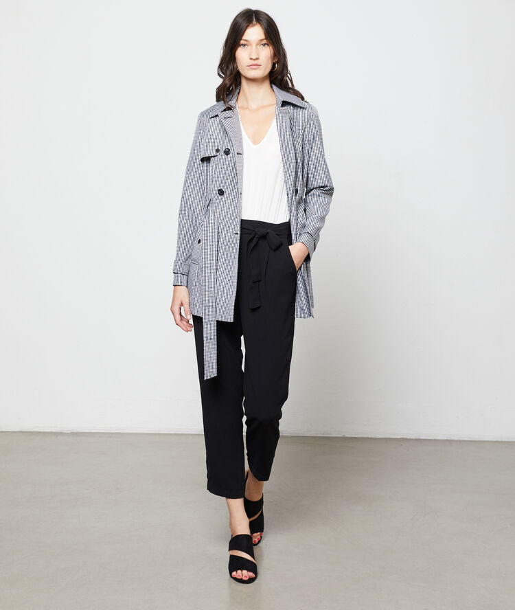 Wikkeljumpsuit met riem zwart.