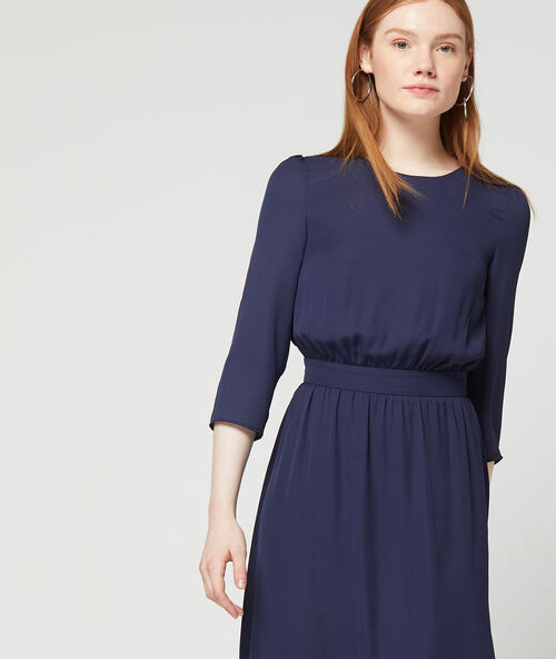 Robe longue nouée au dos marine.