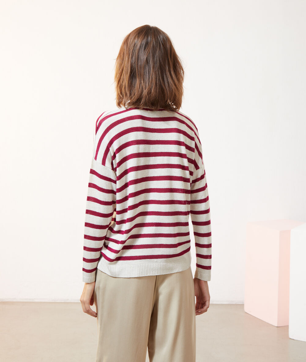 Pull rayé à laçage framboise.
