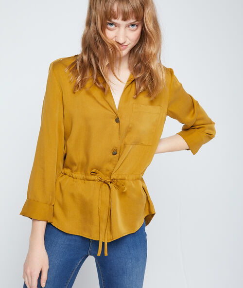 Blouse om te knopen in tencel&reg; mosterdgeel.