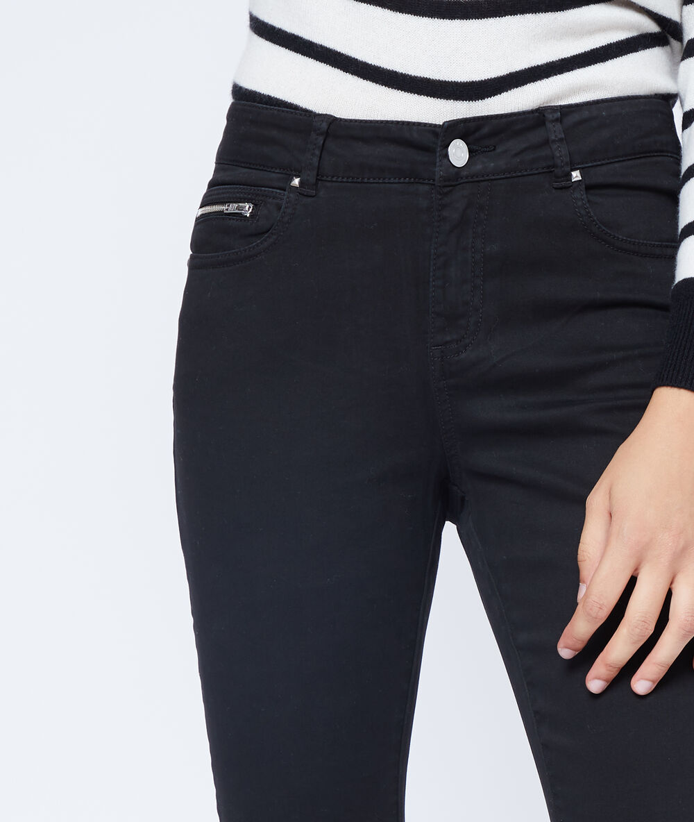 Pantalon slim en coton noir.