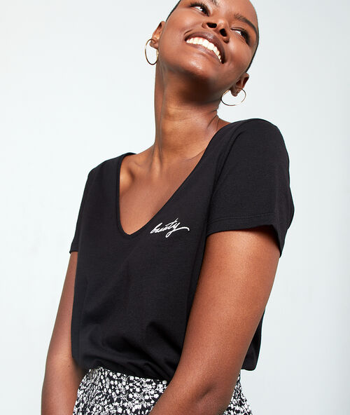 Geborduurd t-shirt 'beauty' zwart.