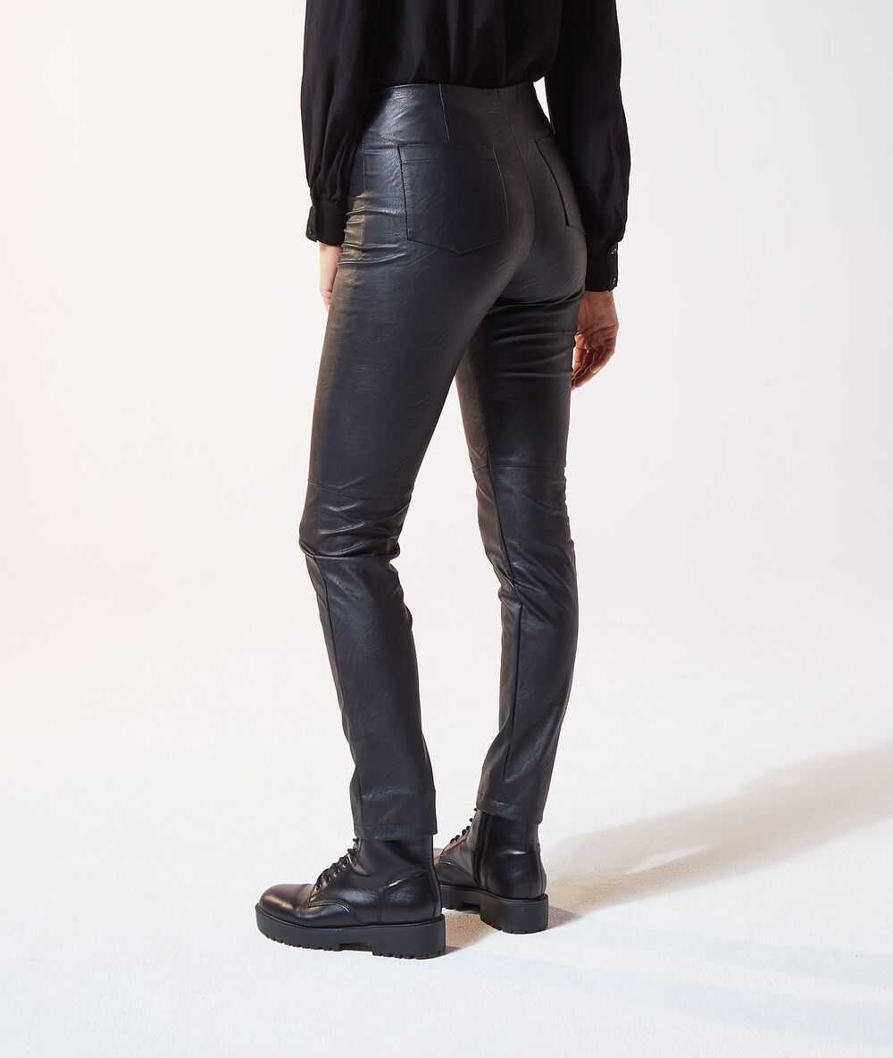 Pantalon effet cuir noir.