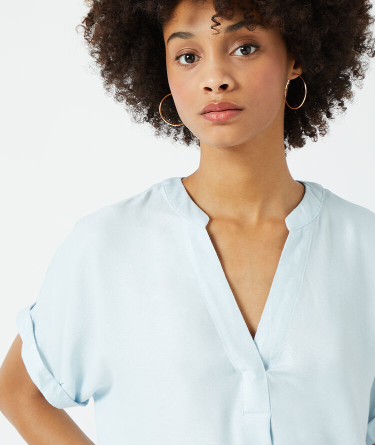 Effen blouse hemelsblauw.