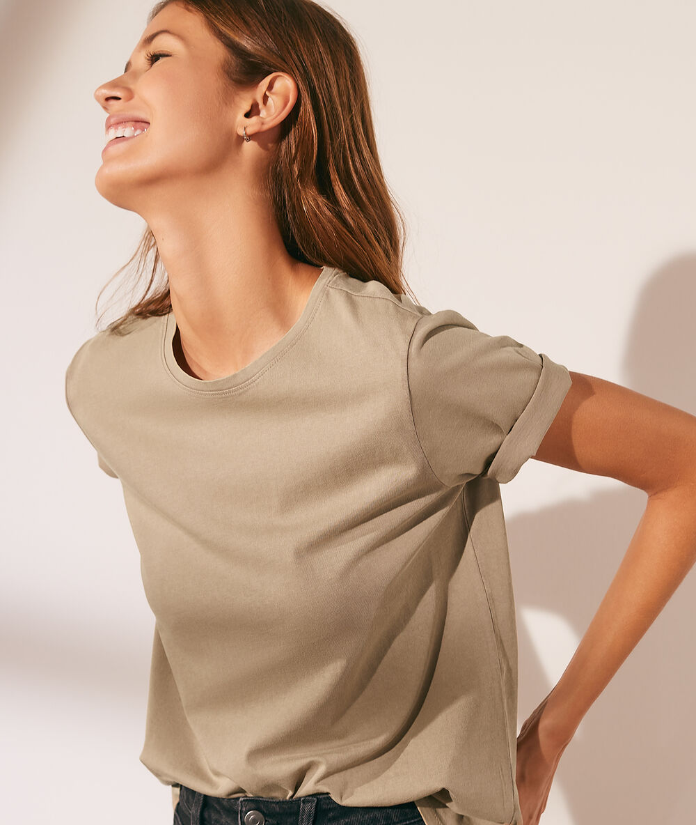Basic t-shirt met ronde hals licht kaki.