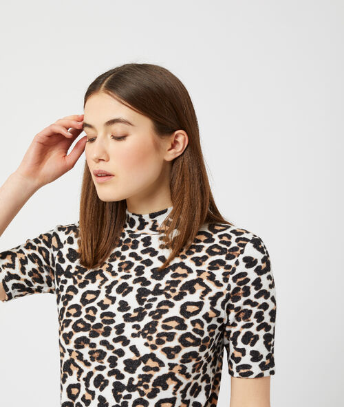 Top in zachte mesh met luipaardprint beige.