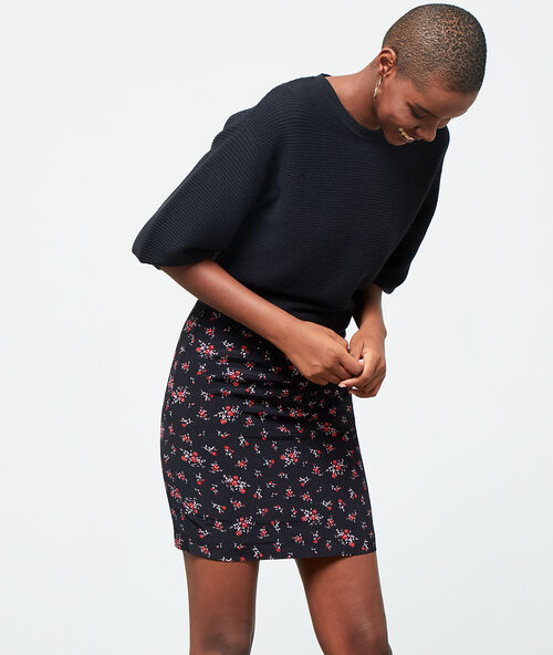 Rechte rok met bloemenprint zwart.