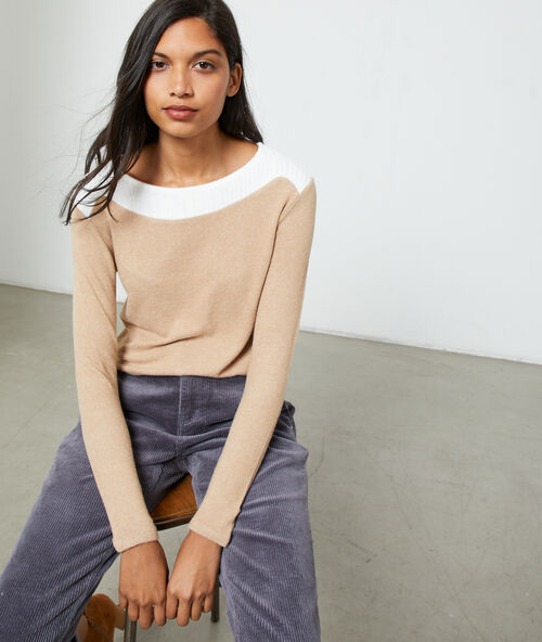 T-shirt en maille fine camel.