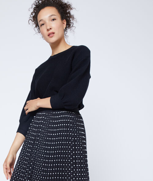 Pull c&ocirc;tel&eacute; &agrave; manches larges noir.