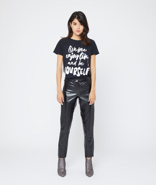 Katoenen t-shirt 'live free enjoy life and be yourself' zwart.