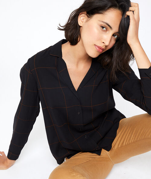 Chemise &agrave; carreaux noir.