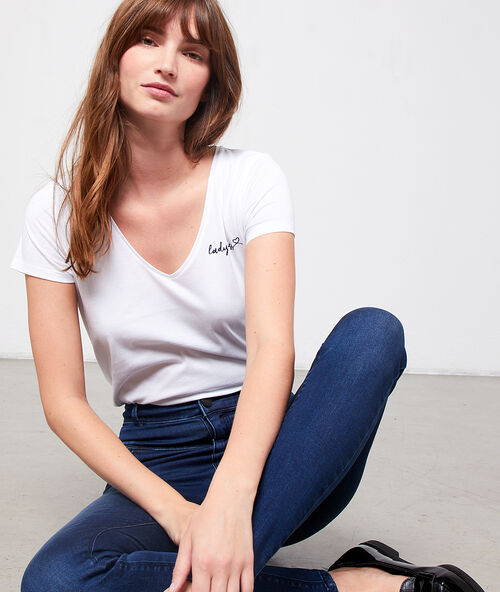 Geborduurd t-shirt 'ladyboss' wit.