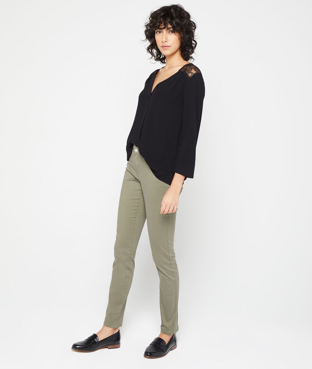 Slimfit broek kaki.