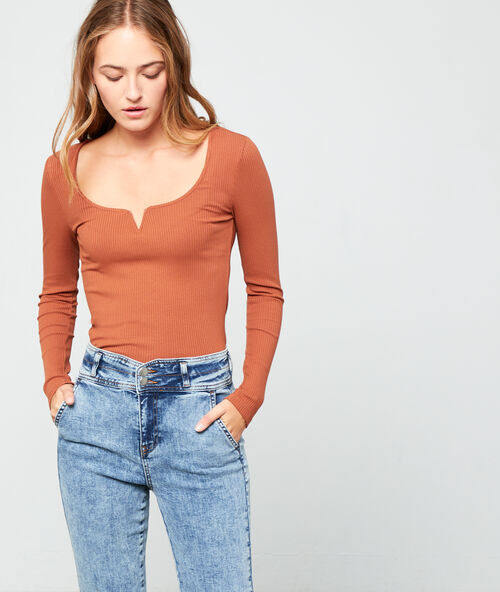 T-shirt c&ocirc;tel&eacute; col v savane.