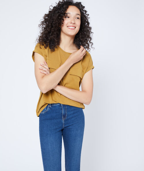 T-shirt met zakken mosterdgeel.