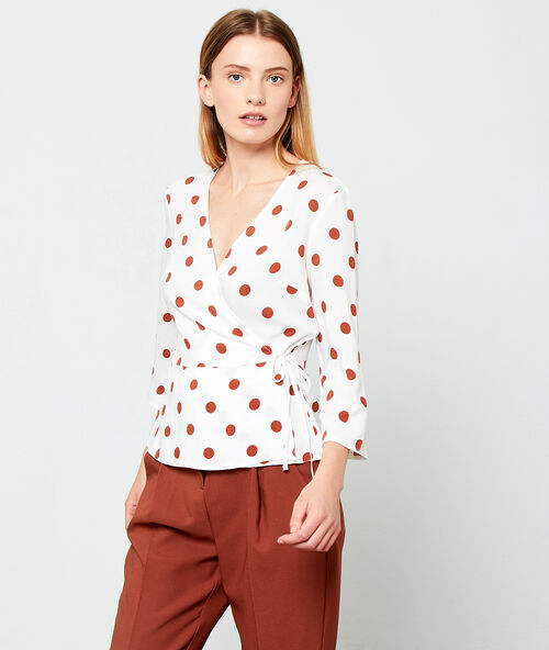 Blouse cache-coeur &agrave; pois ecru.