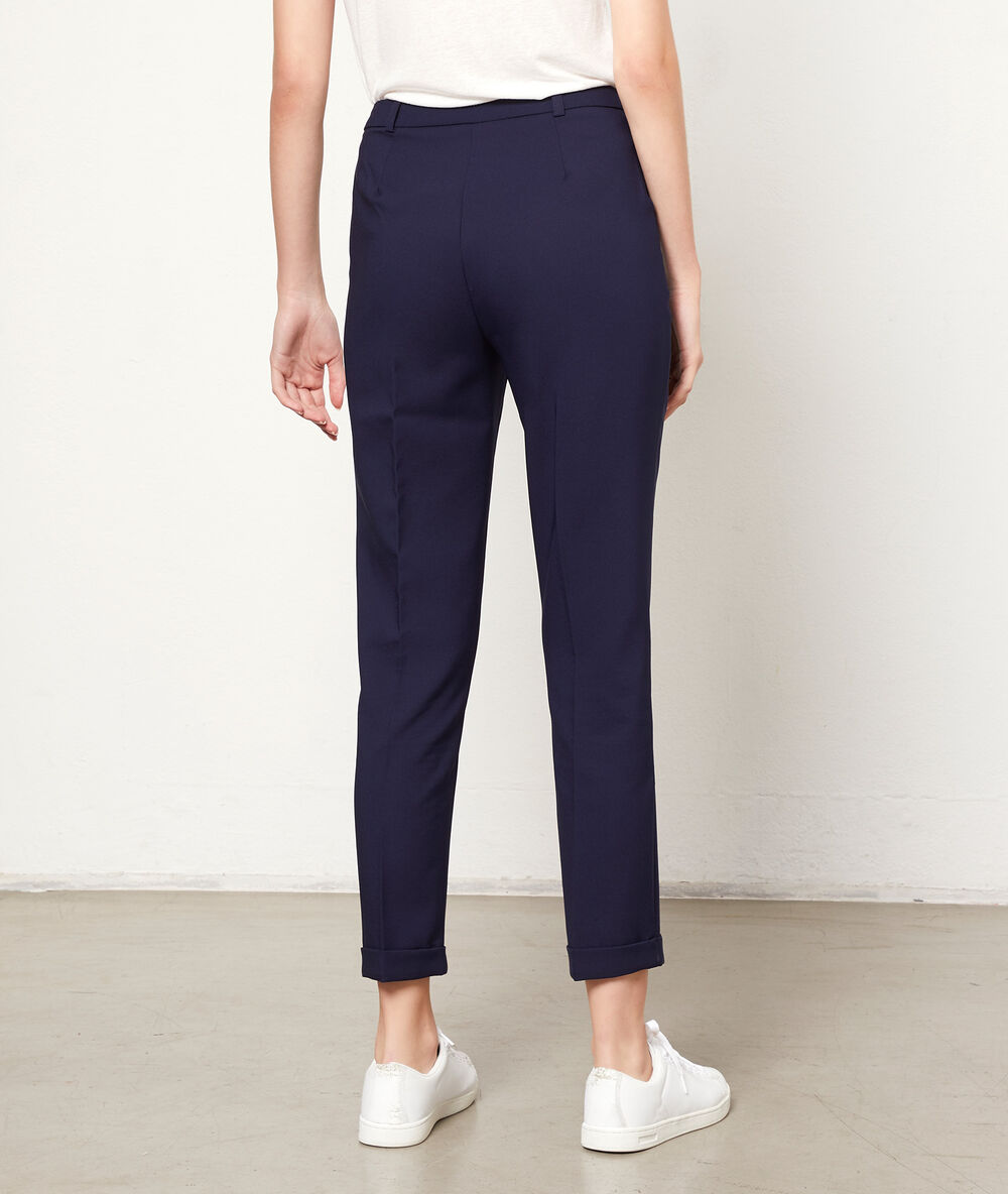 Pantalon carotte marine.