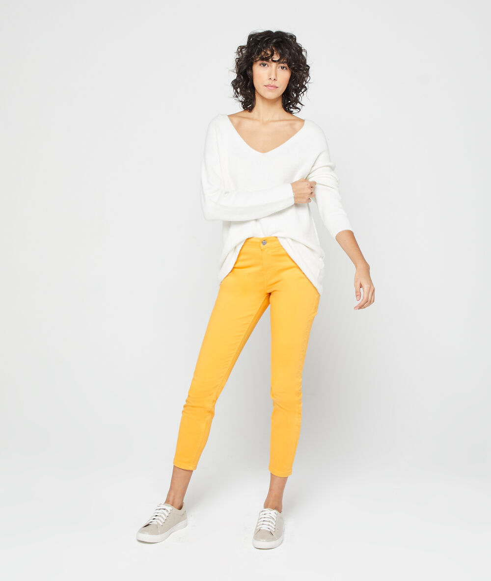 Pantalon slim en coton curry.