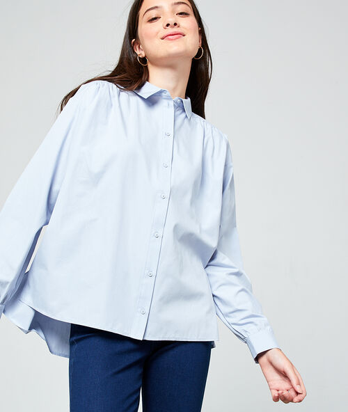 Chemise unie en coton ciel.