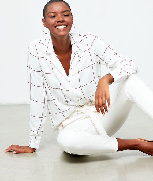 Chemise &agrave; carreaux ecru.