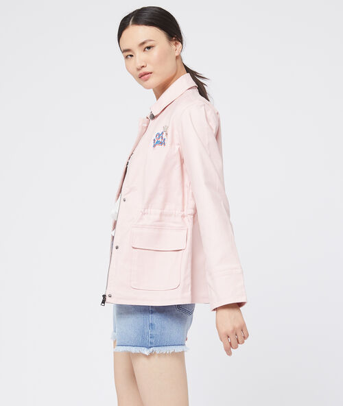 Korte parka met capuchon bleek roze.