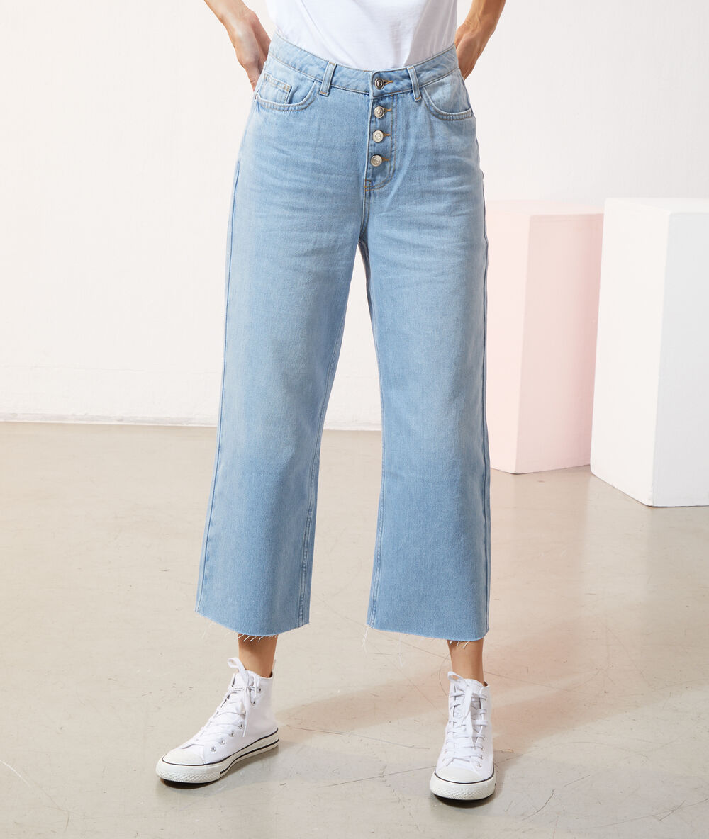 Jean large bleu moyen.