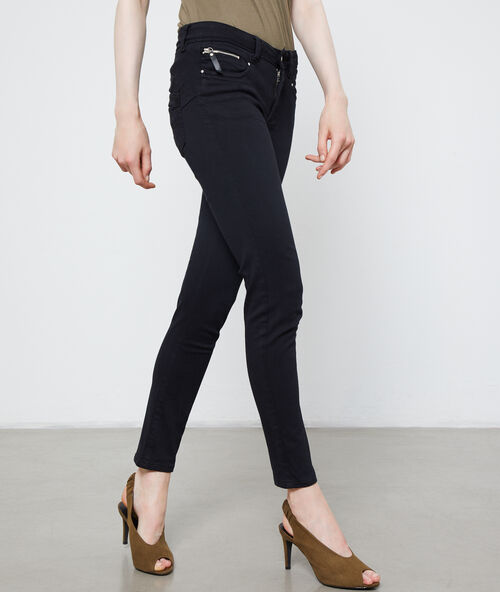 Slimfit broek zwart.