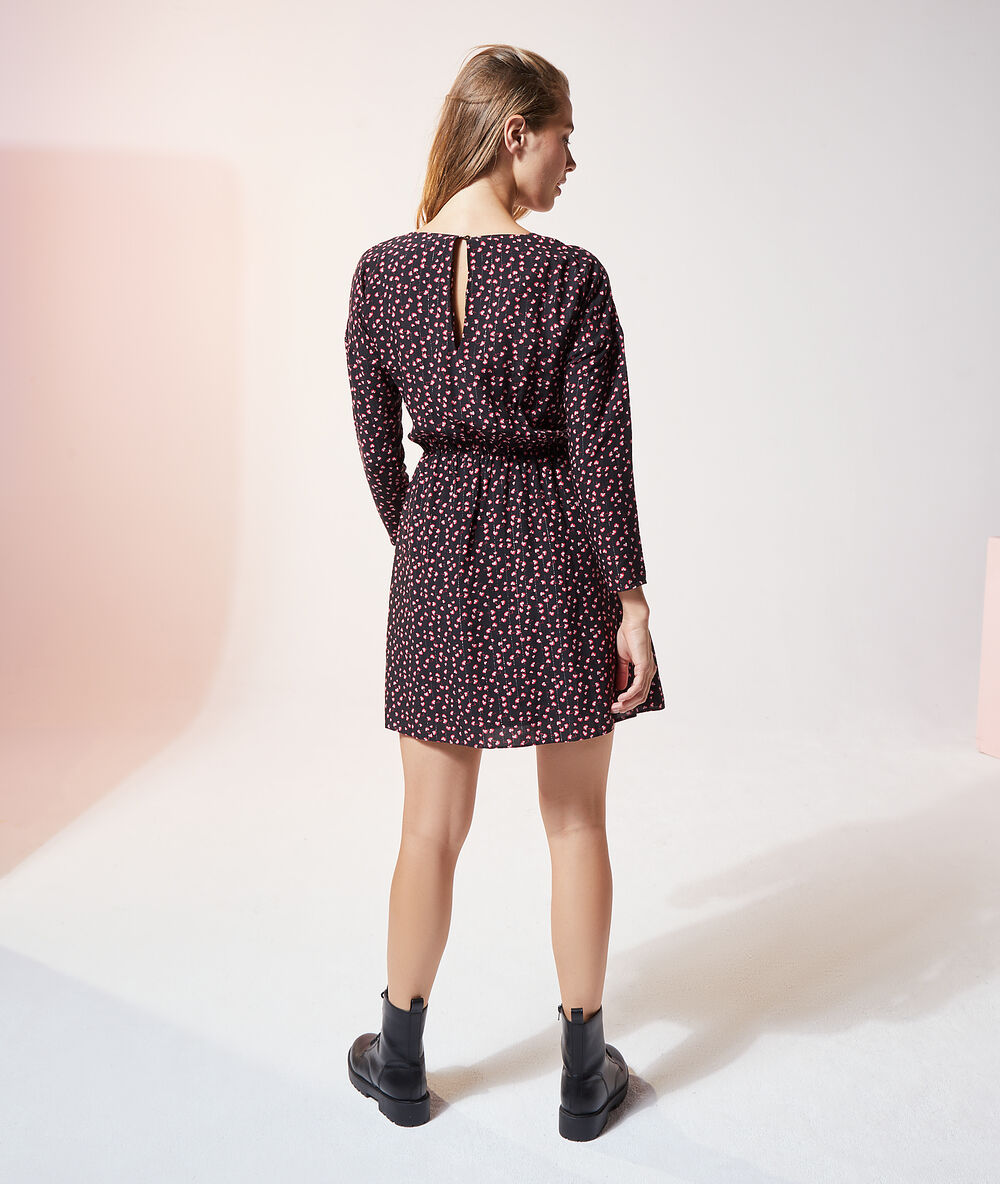 Robe col v noir.