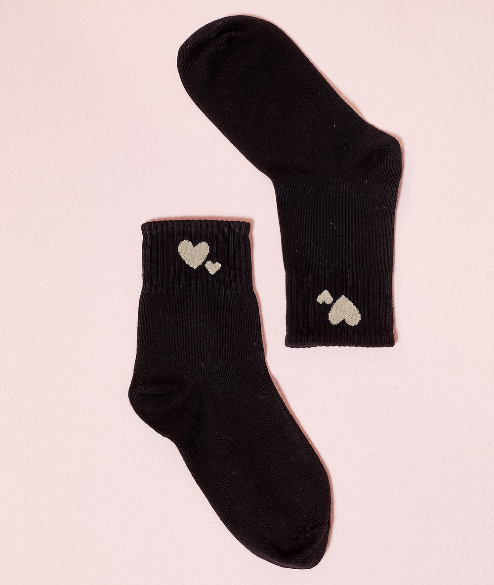 Chaussettes coeurs noir.