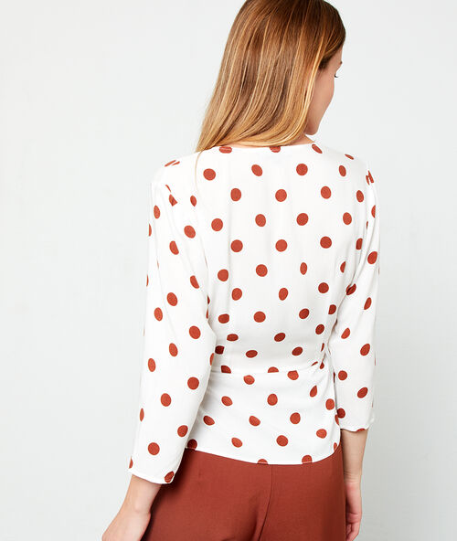 Blouse cache-coeur &agrave; pois ecru.