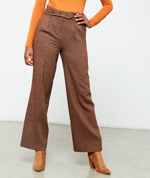 Pantalon large ceintur&eacute; chocolat.
