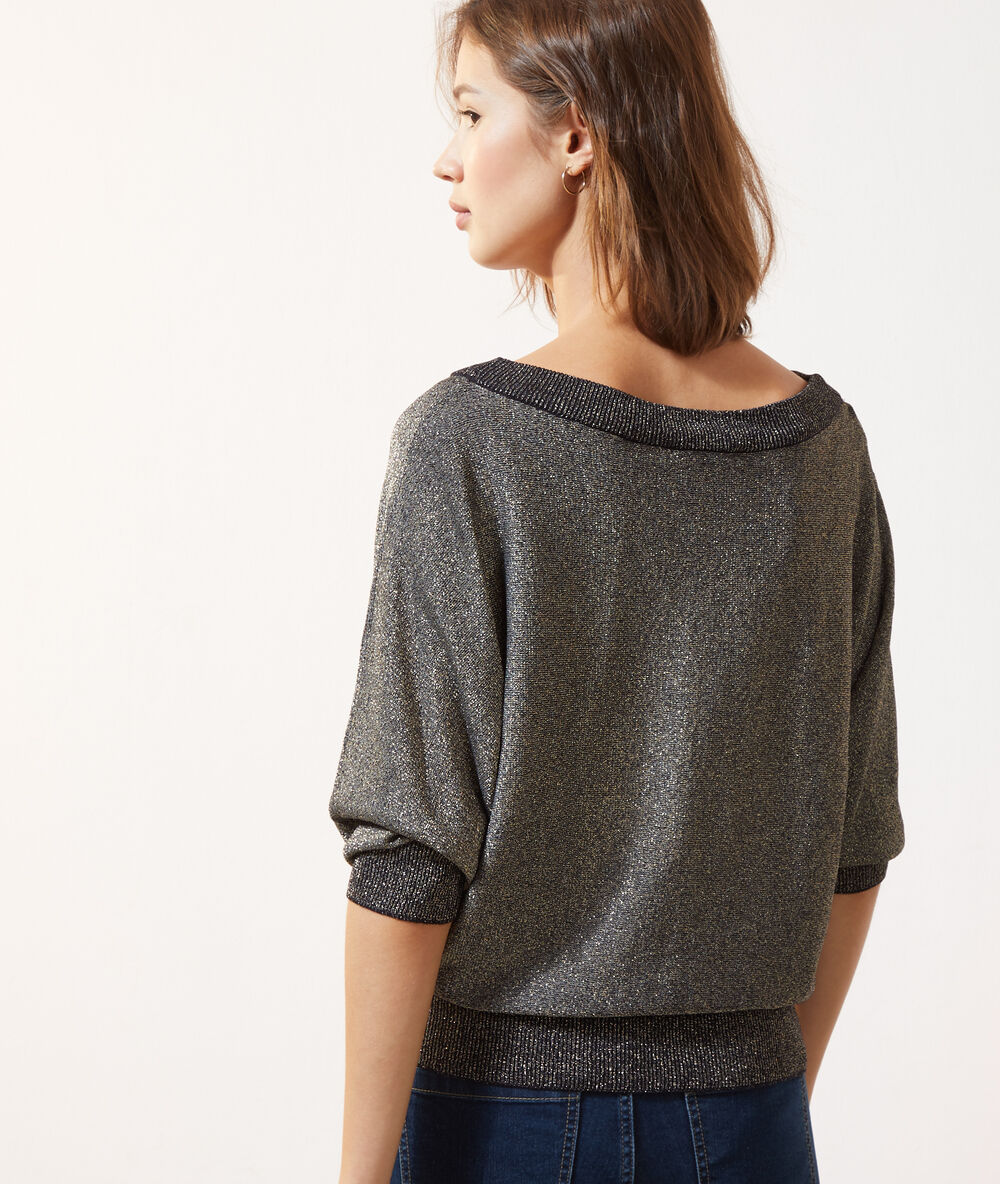 Pull métallisé argent.