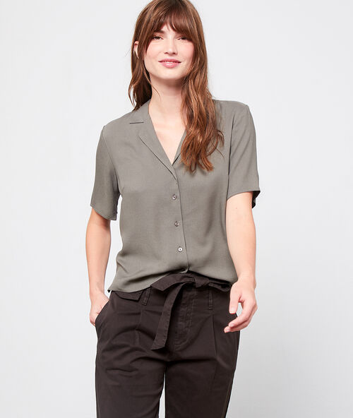Soepelvallende blouse kaki.