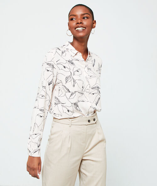 Chemise &agrave; imprim&eacute; fleuri beige.